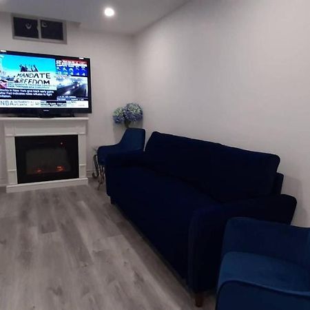 2 Bedrooms 2 Washrooms 2 Parking Spots Basement Apartment Newmarket Kültér fotó